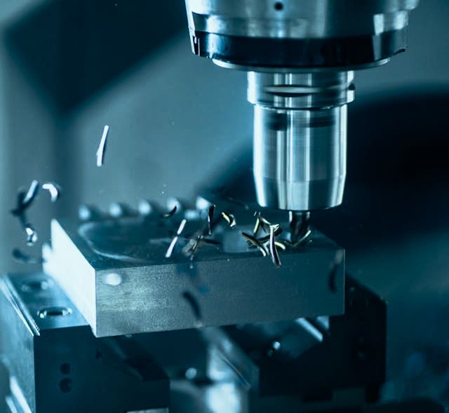Frezarka-CNC-obrobka-stali-Intra-tech.pl_